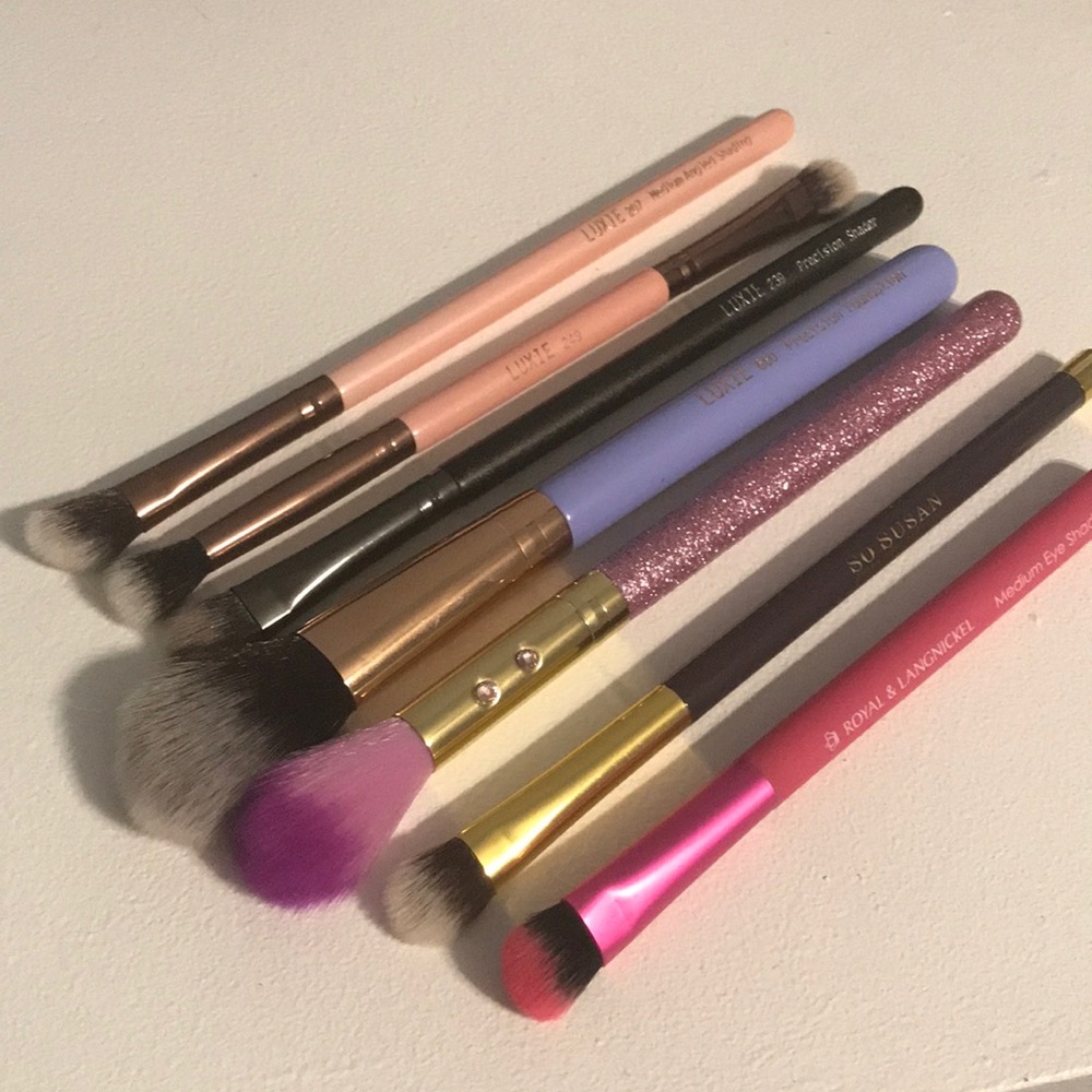 Lot of make up brushes